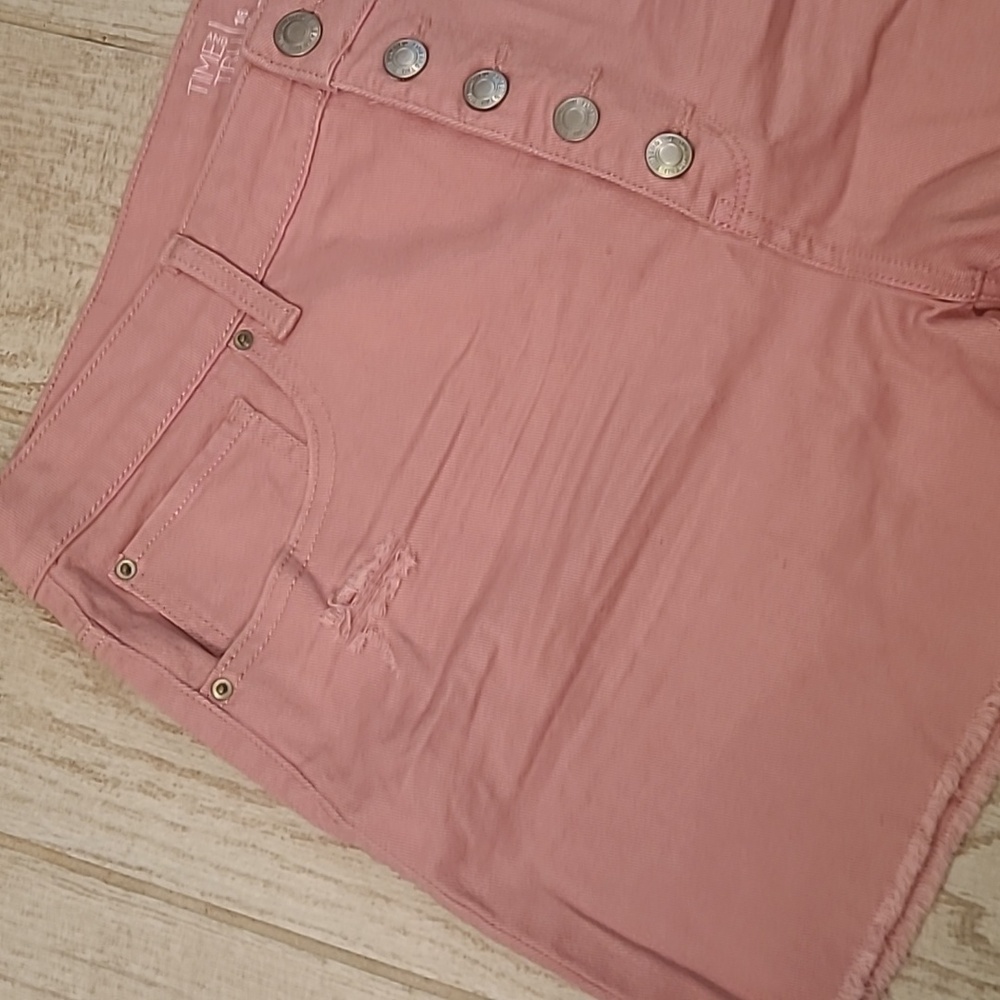 Time and Tru Button Fly Mauve Jean Shorts in a Size 16 BNWT! - Picture 2 of 4